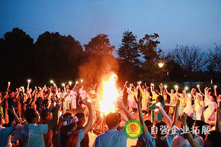 《晚會主題》團建拓展活動方案